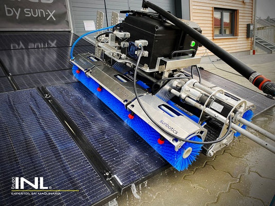 Robot de limpieza de paneles solares