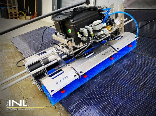 Robot de limpieza de paneles solares